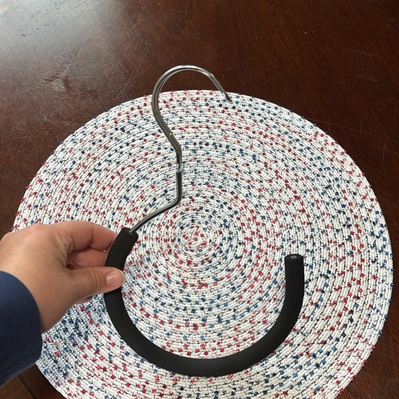 Scarf 🧣 hanger - Picture 1 of 2